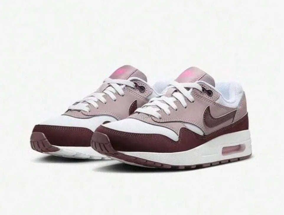 NIKE Women's Air Max 1