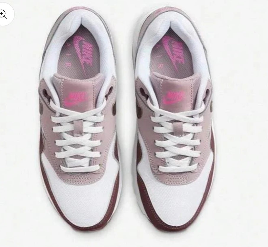 NIKE Women's Air Max 1